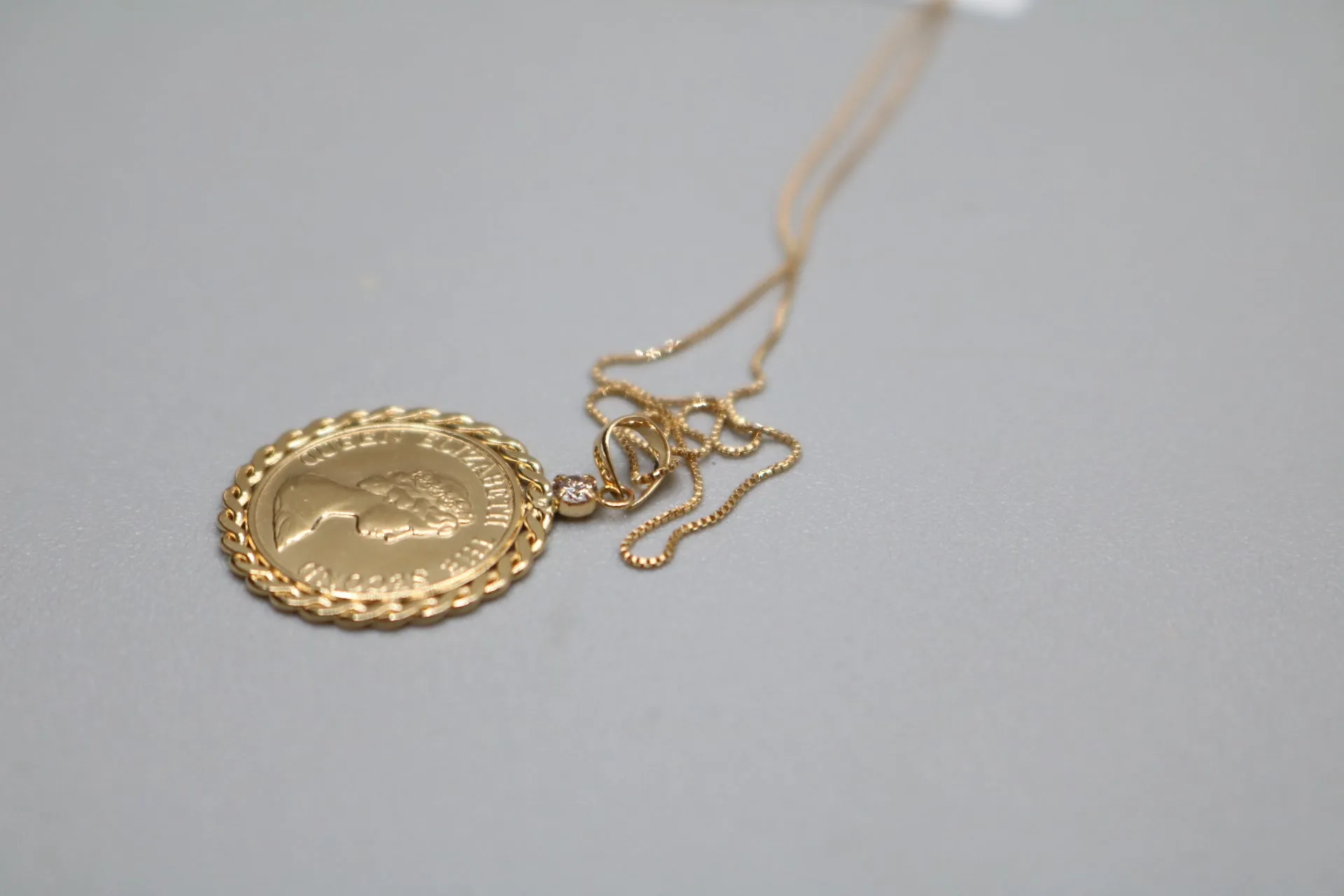 18K Yellow Gold Box Necklace w/ Queen Elizabeth II Charm (2.0 Grams)