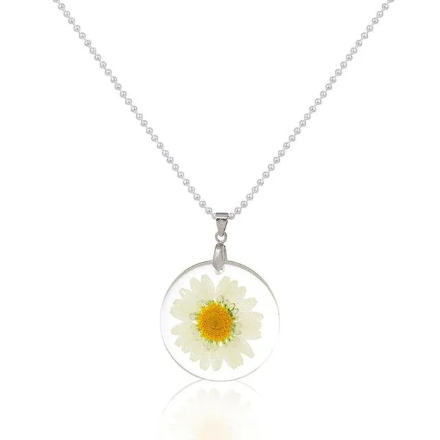 8SEASONS Handmade Boho Transparent Resin Dried Flower Daisy Necklace Ball Chain Silver Color White Round 45cm long, 1 Piece