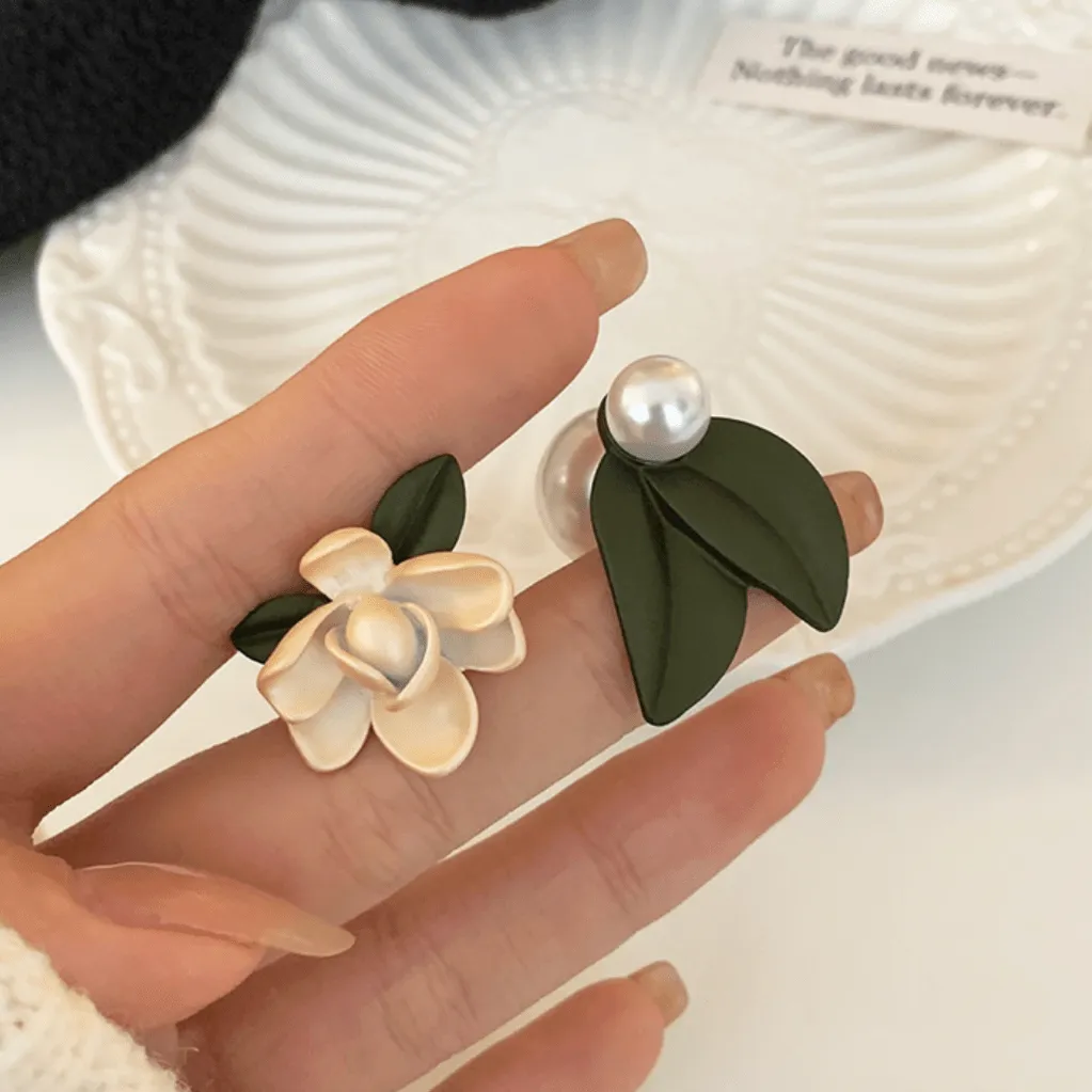 Chic Asymmetric Gardenia Flower Pearl Earrings