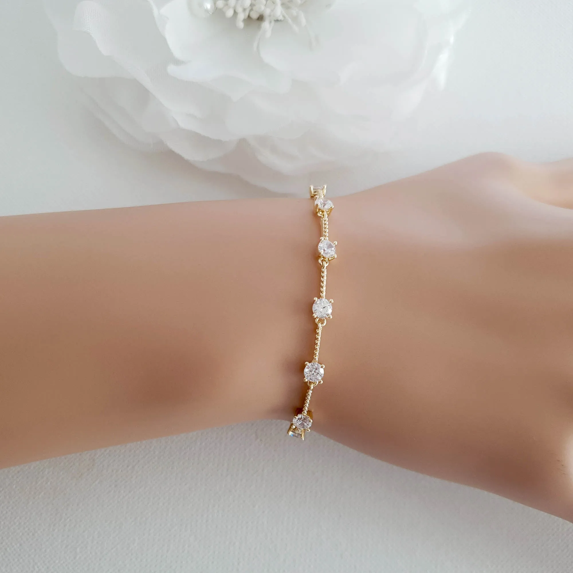 Delicate Bracelet in 14k Yellow Gold-Ginger