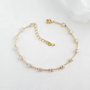 Delicate Bracelet in 14k Yellow Gold-Ginger