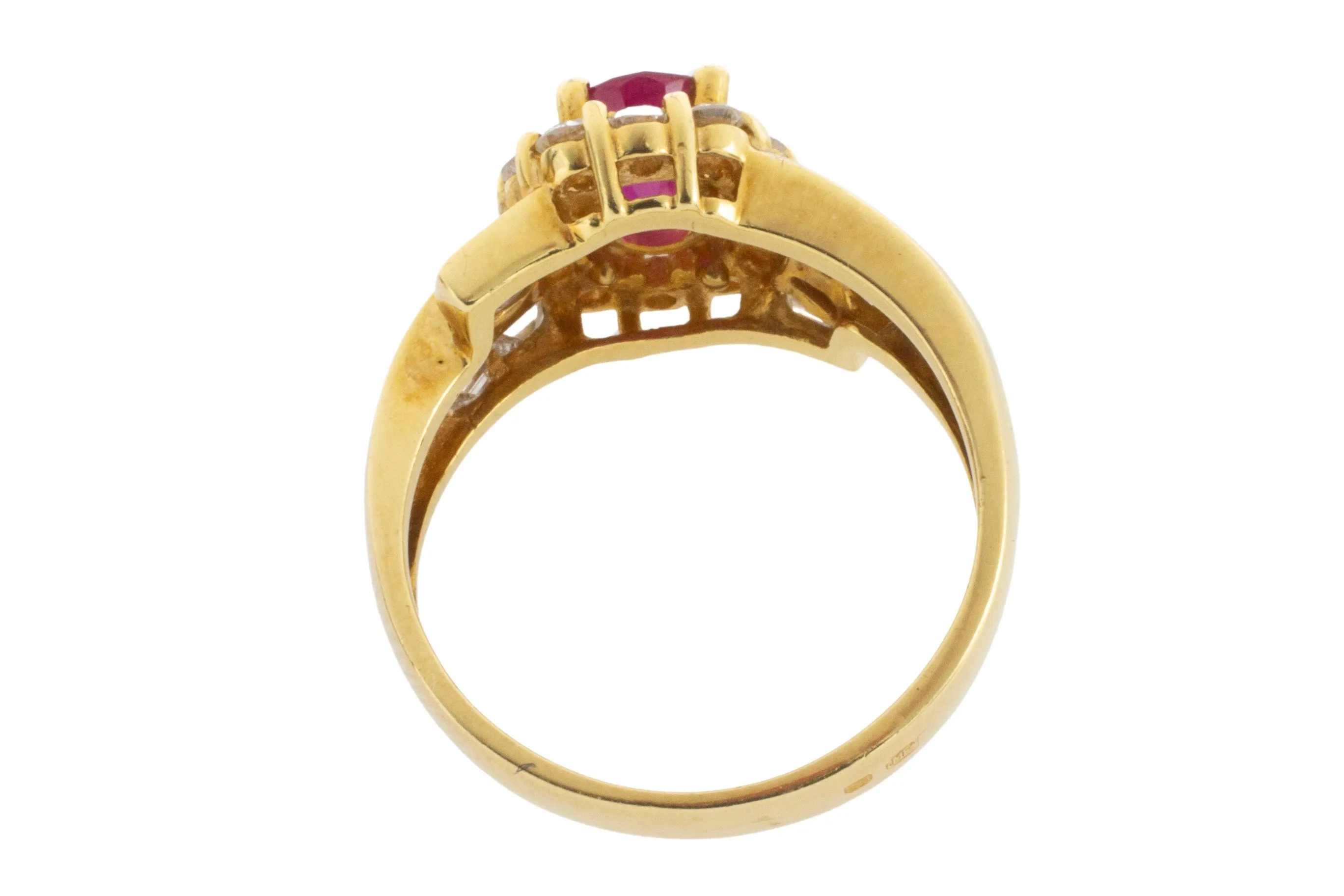 Ruby ring with baguette and brilliant cut diamonds